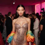 Supermodel poses backstage at Victoria